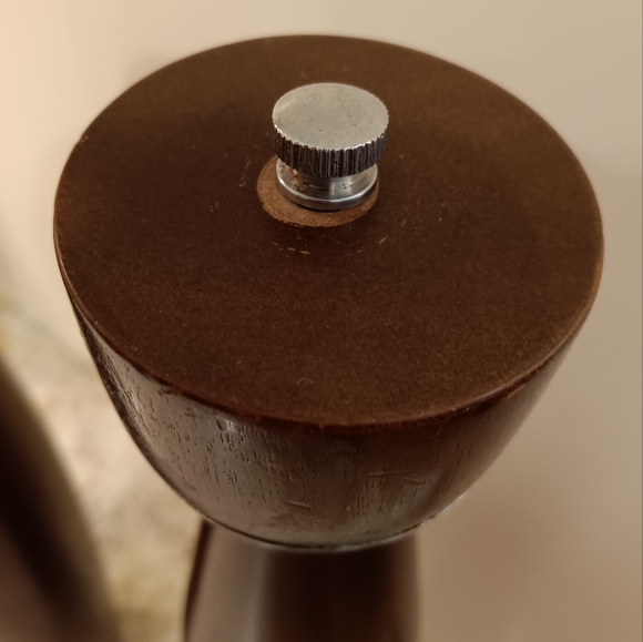 MCM Vintage Wood Salt Shaker & Peppermill Made in Japan 10.5" High - Picture 13 of 16